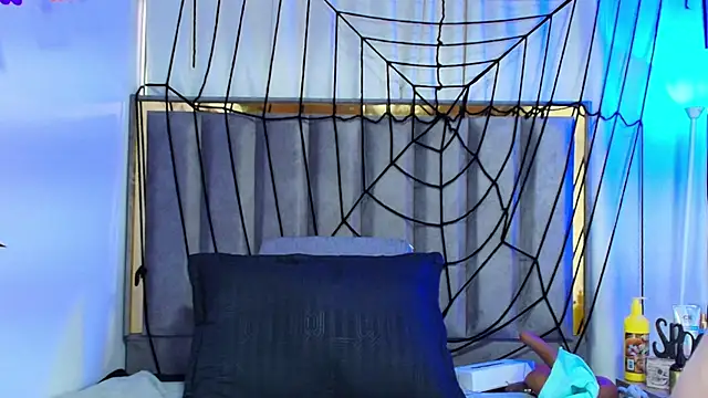 Zoe Curvy online show from 28, 10, 2025