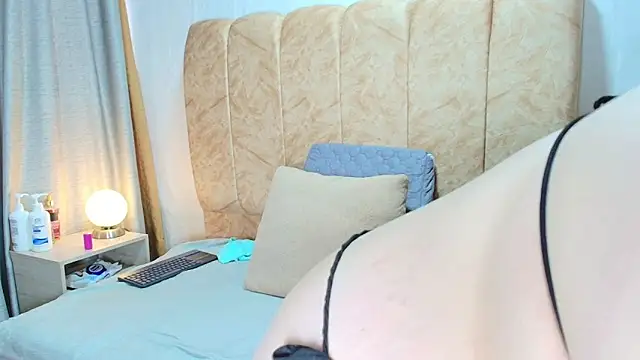 Zoe Curvy online show from 22, 11, 2025