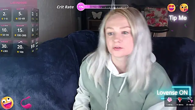 Snapshot of laurynrox chatting on 13, 11, 2025 laurynrox online show from 13, 11, 2025