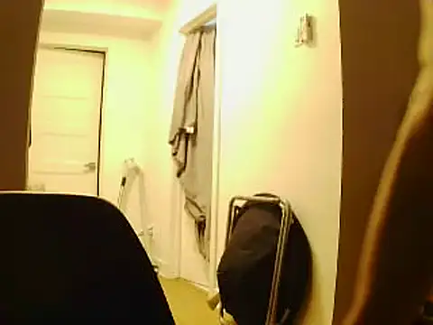 L0cKyseven77 online show from 5, 3, 2025