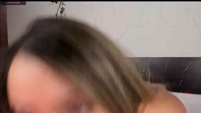 Snapshot of eleecttraa_12 chatting on 1, 1, 2025 eleecttraa 12 online show from 1, 1, 2025