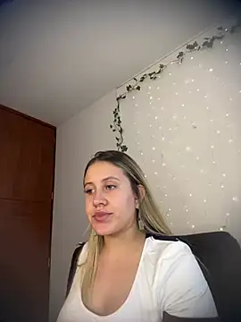 Snapshot of eleecttraa_12 chatting on 3, 3, 2025 eleecttraa 12 online show from 3, 3, 2025