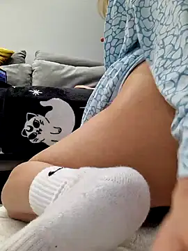 Miss    Mia  online show from 16, 1, 2025