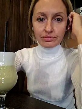 Miss    Mia  online show from 16, 10, 2025