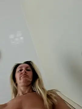 Miss    Mia  online show from 17, 6, 2026