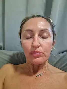 Miss    Mia  online show from 2, 8, 2026