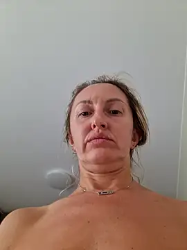 Miss    Mia  online show from 7, 8, 2026