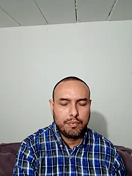 Snapshot of ElSunEagle chatting on 17, 11, 2025 ElSunEagle online show from 17, 11, 2025