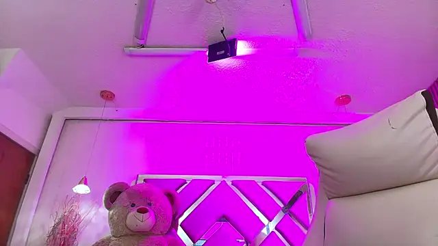 Snapshot of Silvana_monroe chatting on 21, 10, 2025 Silvana monroe online show from 21, 10, 2025