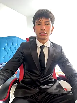 Leonarrrd 01 online show from 5, 11, 2025