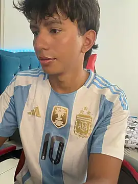 Leonarrrd 01 online show from 5, 2, 2026