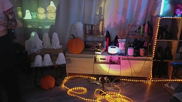 Snapshot of Kerry_Kirk chatting on 23, 10, 2025 Kerry Kirk online show from 23, 10, 2025