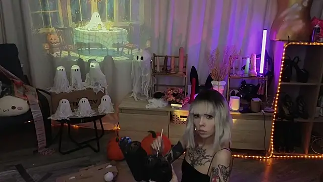 Snapshot of Kerry_Kirk chatting on 24, 10, 2025 Kerry Kirk online show from 24, 10, 2025