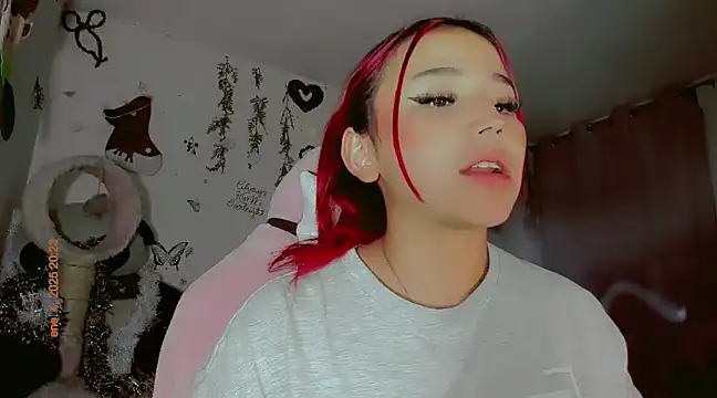 Snapshot of madisonx17 chatting on 5, 1, 2025 madisonx17 online show from 5, 1, 2025