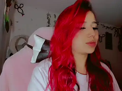 Snapshot of madisonx17 chatting on 6, 1, 2025 madisonx17 online show from 6, 1, 2025