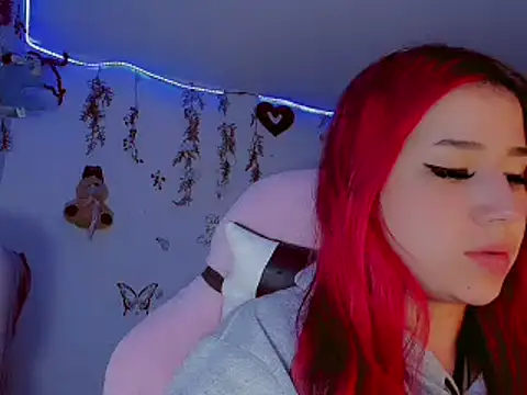 Snapshot of madisonx17 chatting on 25, 1, 2025 madisonx17 online show from 25, 1, 2025