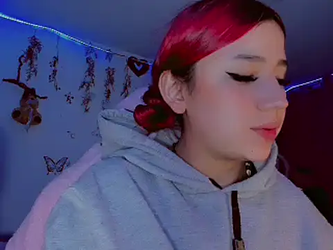 Snapshot of madisonx17 chatting on 7, 2, 2025 madisonx17 online show from 7, 2, 2025