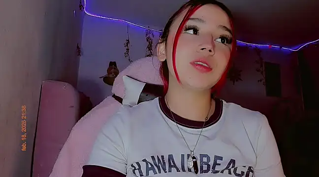 Snapshot of madisonx17 chatting on 19, 2, 2025 madisonx17 online show from 19, 2, 2025