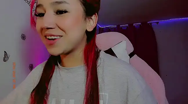 Snapshot of madisonx17 chatting on 26, 2, 2025 madisonx17 online show from 26, 2, 2025