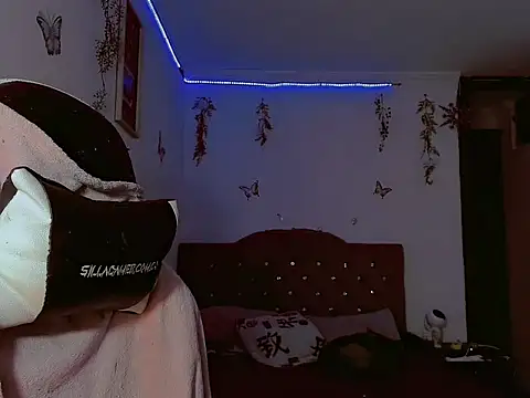 Snapshot of madisonx17 chatting on 2, 10, 2025 madisonx17 online show from 2, 10, 2025