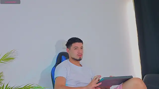 EdwardRoss  online show from 26, 10, 2025