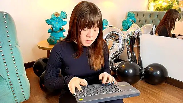 Fluffy Bubble21 online show from 21, 9, 2025