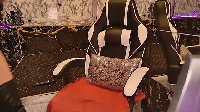 Luiza Hammer online show from 17, 3, 2025