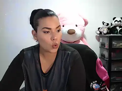 CarolinaRincon online show from 22, 11, 2025