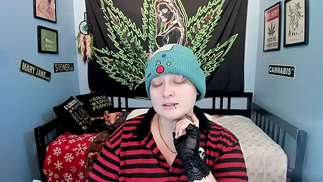 Snapshot of Chloenightmare chatting on 13, 9, 2025 Chloenightmare online show from 13, 9, 2025