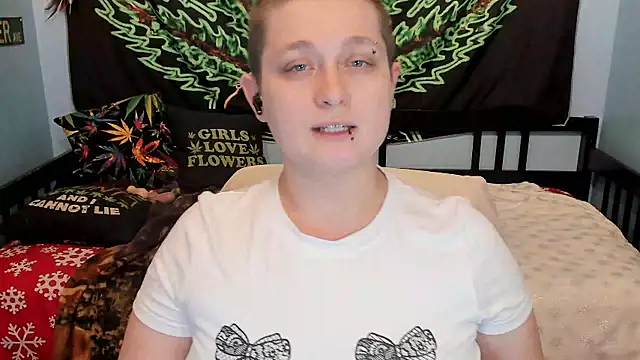 Snapshot of Chloenightmare chatting on 26, 9, 2025 Chloenightmare online show from 26, 9, 2025