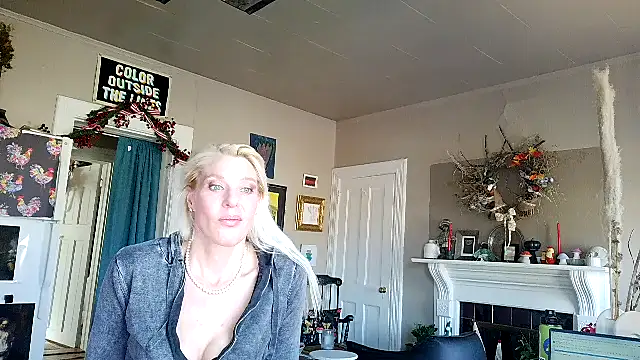 Glamazonx online show from 15, 12, 2025