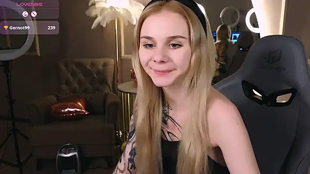 Britney Lynch online show from 22, 2, 2025