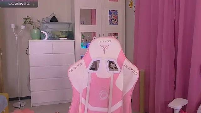 Britney Lynch online show from 25, 11, 2025