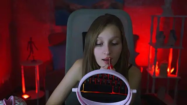 EllaHorton online show from 8, 2, 2025