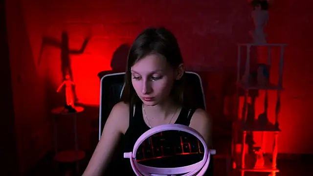 EllaHorton online show from 12, 3, 2025