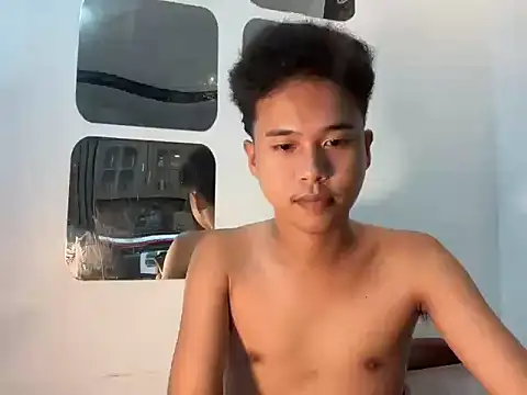 Snapshot of Asiantwink21 chatting on 23, 10, 2025 Asiantwink21 online show from 23, 10, 2025