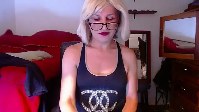 Snapshot of LorenJade chatting on 2, 8, 2026 LorenJade online show from 2, 8, 2026
