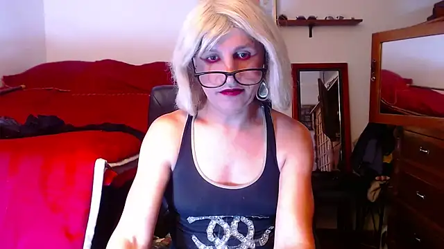 Snapshot of LorenJade chatting on 4, 8, 2026 LorenJade online show from 4, 8, 2026