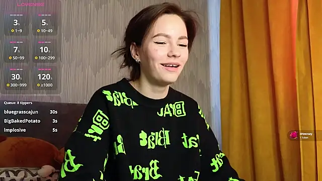 girl with snaketatto0 online show from 23, 1, 2025