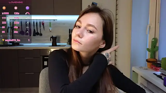 girl with snaketatto0 online show from 23, 3, 2025