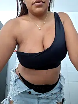 Snapshot of CanelitaPasion chatting on 12, 12, 2024 CanelitaPasion online show from 12, 12, 2024