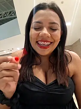 Snapshot of CanelitaPasion chatting on 8, 10, 2025 CanelitaPasion online show from 8, 10, 2025