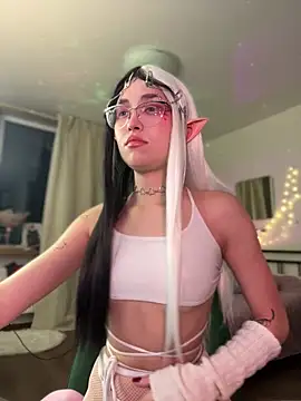 Evangeline Lawrence  online show from 4, 2, 2025