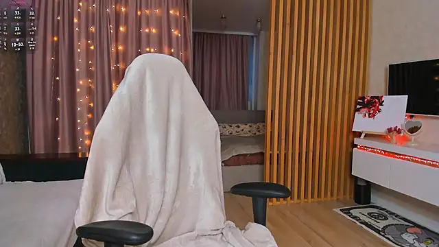 Sweett Monica online show from 20, 3, 2025