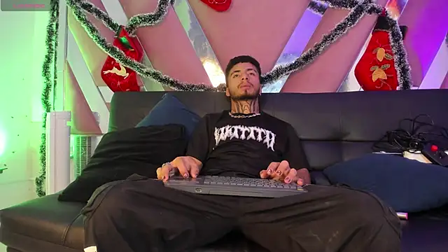 Snapshot of JuanCamiilo_66 chatting on 18, 11, 2025 JuanCamiilo 66 online show from 18, 11, 2025