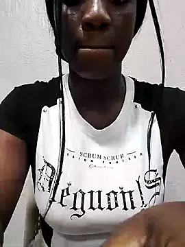 Snapshot of AfroditaRoy chatting on 5, 1, 2025 AfroditaRoy online show from 5, 1, 2025
