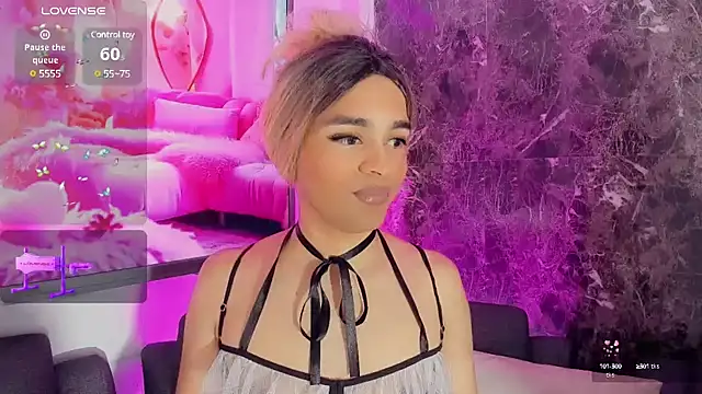 Snapshot of Emmaa_Saenz_ chatting on 10, 1, 2025 Emmaa Saenz  online show from 10, 1, 2025