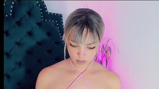 Snapshot of Emmaa_Saenz_ chatting on 4, 3, 2025 Emmaa Saenz  online show from 4, 3, 2025