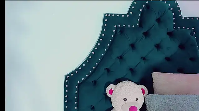 Snapshot of Emmaa_Saenz_ chatting on 9, 3, 2025 Emmaa Saenz  online show from 9, 3, 2025