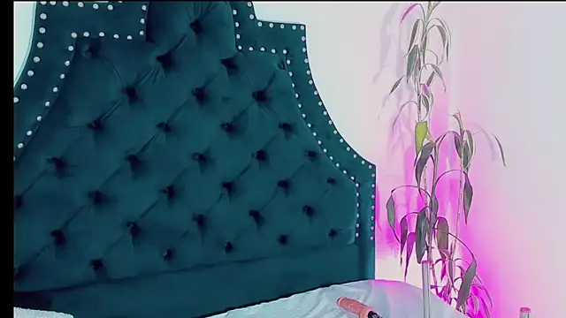 Snapshot of Emmaa_Saenz_ chatting on 14, 3, 2025 Emmaa Saenz  online show from 14, 3, 2025